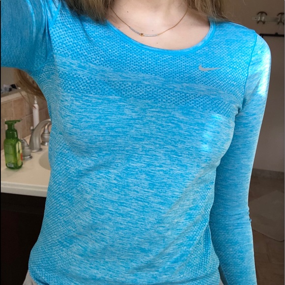 NIKE DRI-FIT LONGSLEEVE - Picture 3 of 6